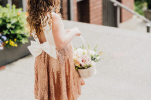 0E5D6F04 FD28 4CB8 A996 86173966BAE5 300x200 - Summer Romantic Wedding