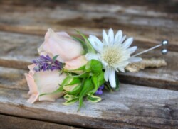 Boutonnieres, Corsages & Hair Blooms svg+xml,%3Csvg%20xmlns%3D%22http%3A%2F%2Fwww.w3 - Boutonnieres, Corsages & Hair Blooms