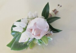 Boutonnieres, Corsages & Hair Blooms svg+xml,%3Csvg%20xmlns%3D%22http%3A%2F%2Fwww.w3 - Boutonnieres, Corsages & Hair Blooms