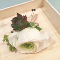 Boutonnieres, Corsages & Hair Blooms svg+xml,%3Csvg%20xmlns%3D%22http%3A%2F%2Fwww.w3 - Boutonnieres, Corsages & Hair Blooms