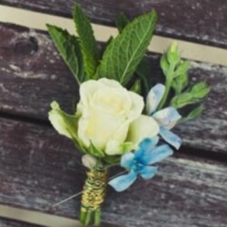 Boutonnieres, Corsages & Hair Blooms svg+xml,%3Csvg%20xmlns%3D%22http%3A%2F%2Fwww.w3 - Boutonnieres, Corsages & Hair Blooms