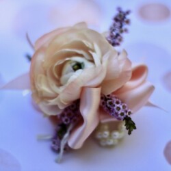 Boutonnieres, Corsages & Hair Blooms svg+xml,%3Csvg%20xmlns%3D%22http%3A%2F%2Fwww.w3 - Boutonnieres, Corsages & Hair Blooms