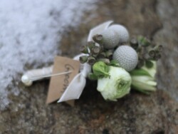 Boutonnieres, Corsages & Hair Blooms svg+xml,%3Csvg%20xmlns%3D%22http%3A%2F%2Fwww.w3 - Boutonnieres, Corsages & Hair Blooms