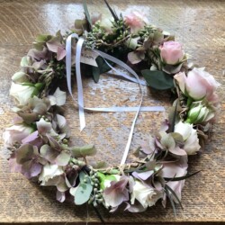 Boutonnieres, Corsages & Hair Blooms svg+xml,%3Csvg%20xmlns%3D%22http%3A%2F%2Fwww.w3 - Boutonnieres, Corsages & Hair Blooms