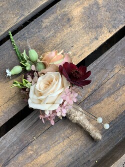 Boutonnieres, Corsages & Hair Blooms svg+xml,%3Csvg%20xmlns%3D%22http%3A%2F%2Fwww.w3 - Boutonnieres, Corsages & Hair Blooms