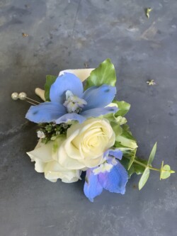 Boutonnieres, Corsages & Hair Blooms svg+xml,%3Csvg%20xmlns%3D%22http%3A%2F%2Fwww.w3 - Boutonnieres, Corsages & Hair Blooms