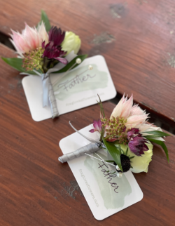 Boutonnieres, Corsages & Hair Blooms svg+xml,%3Csvg%20xmlns%3D%22http%3A%2F%2Fwww.w3 - Boutonnieres, Corsages & Hair Blooms