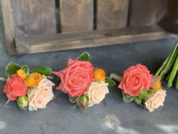 Boutonnieres, Corsages & Hair Blooms svg+xml,%3Csvg%20xmlns%3D%22http%3A%2F%2Fwww.w3 - Boutonnieres, Corsages & Hair Blooms