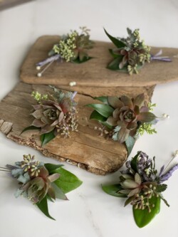 Boutonnieres, Corsages & Hair Blooms svg+xml,%3Csvg%20xmlns%3D%22http%3A%2F%2Fwww.w3 - Boutonnieres, Corsages & Hair Blooms