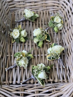 Boutonnieres, Corsages & Hair Blooms svg+xml,%3Csvg%20xmlns%3D%22http%3A%2F%2Fwww.w3 - Boutonnieres, Corsages & Hair Blooms