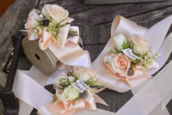 Boutonnieres, Corsages & Hair Blooms svg+xml,%3Csvg%20xmlns%3D%22http%3A%2F%2Fwww.w3 - Boutonnieres, Corsages & Hair Blooms